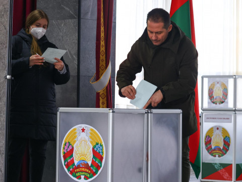 Пісталеты замест СМІ і апазіцыі. 9 фактаў пра адзіны дзень галасавання