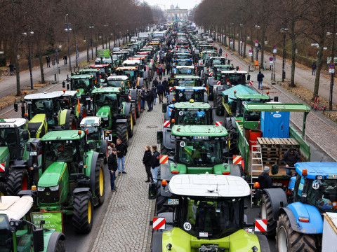 Are the EU farmers' strike caused by anti-Russian sanctions? The WTF team conducted a fact check of the statement of the dean of the BSU Journalism Faculty 