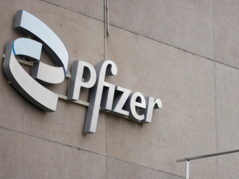 Муж главы Еврокомиссии руководит компанией, выпускающей вакцины Pfizer? Команда WTF проверила, так ли это