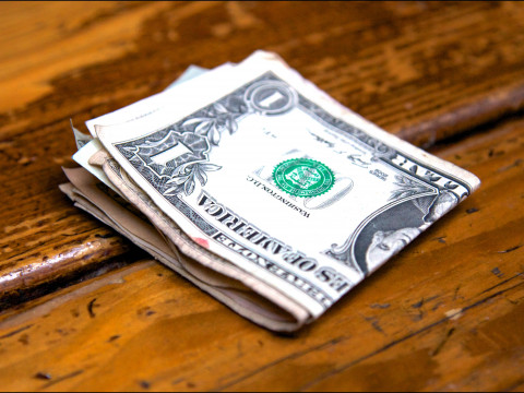 В долларах беларусы зарабатывают меньше всех в СНГ? Проверили слова экспертки «Еврорадио»