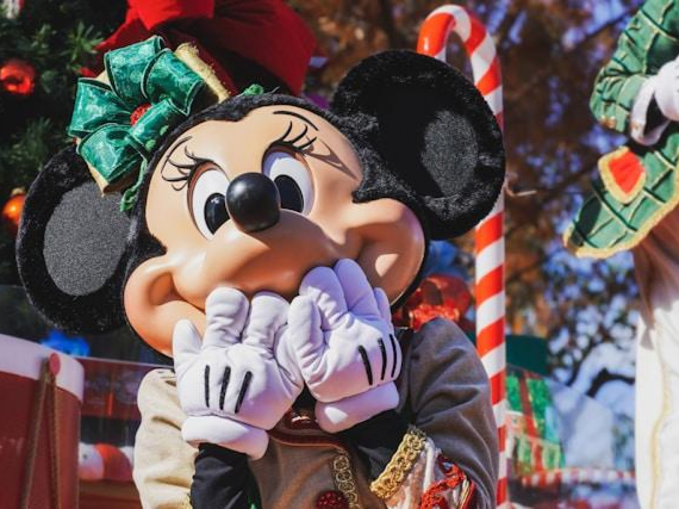 Is Disney in the Red Due to the "Theme"? Checking the Words of a Russian Blogger