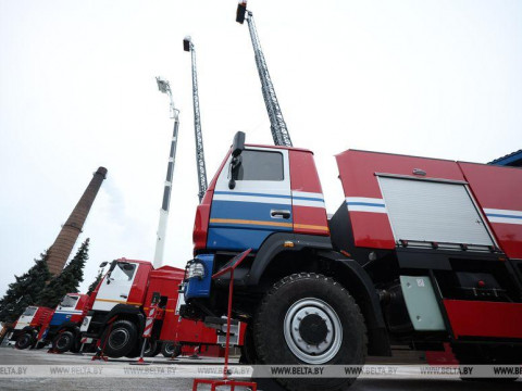 Fact-Check: Do Belarusian Fire Truck Ladders Really Outshine German Ones?