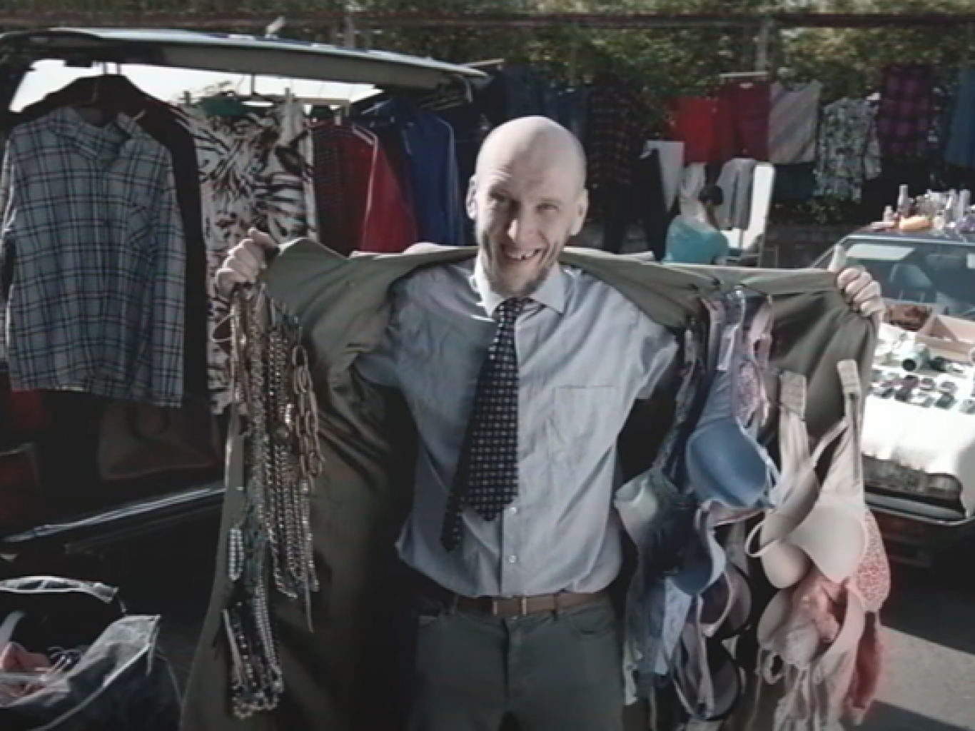 "Vilnius under the zmahary!" Azarenok deliberately presented part of a Lithuanian advertisement as a British-made video