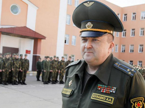 Булавко: Украину накачивают оружием, а населению финансово не помогают. Выяснили, в чем он не прав 