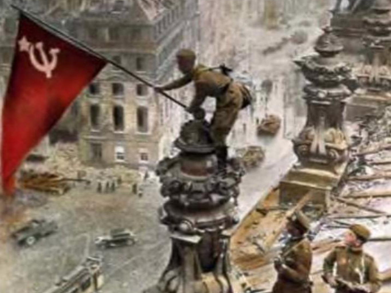 Political analyst Jacek claimed the maps showing the joint liberation of Poland by Poles and Russians had disappeared. We found them