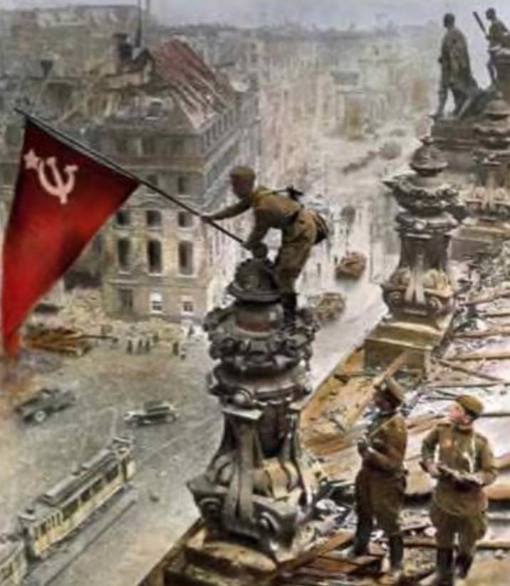 Палітолаг Яцэк згубіў мапы, на якіх паказана, як палякі з рускімі вызвалялі Польшчу. Мы іх знайшлі