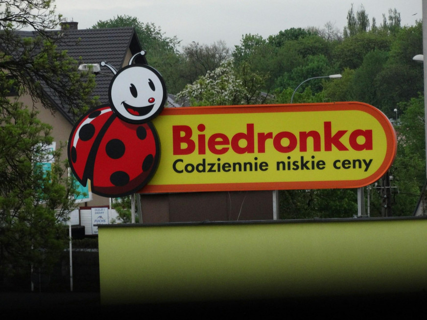 Have prices in Poland really gone up so much that people are hunting for expired food? BT's fake about wages and prices in neighboring countries