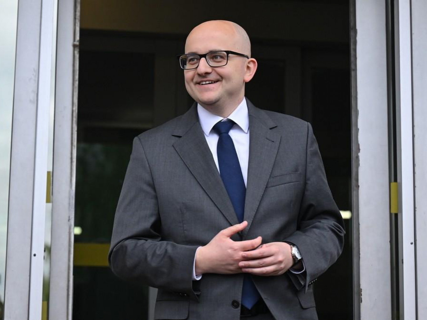 “Our resources are for our citizens, not for runaway traitors.” Minsk News mistranslated the Polish MP’s speech