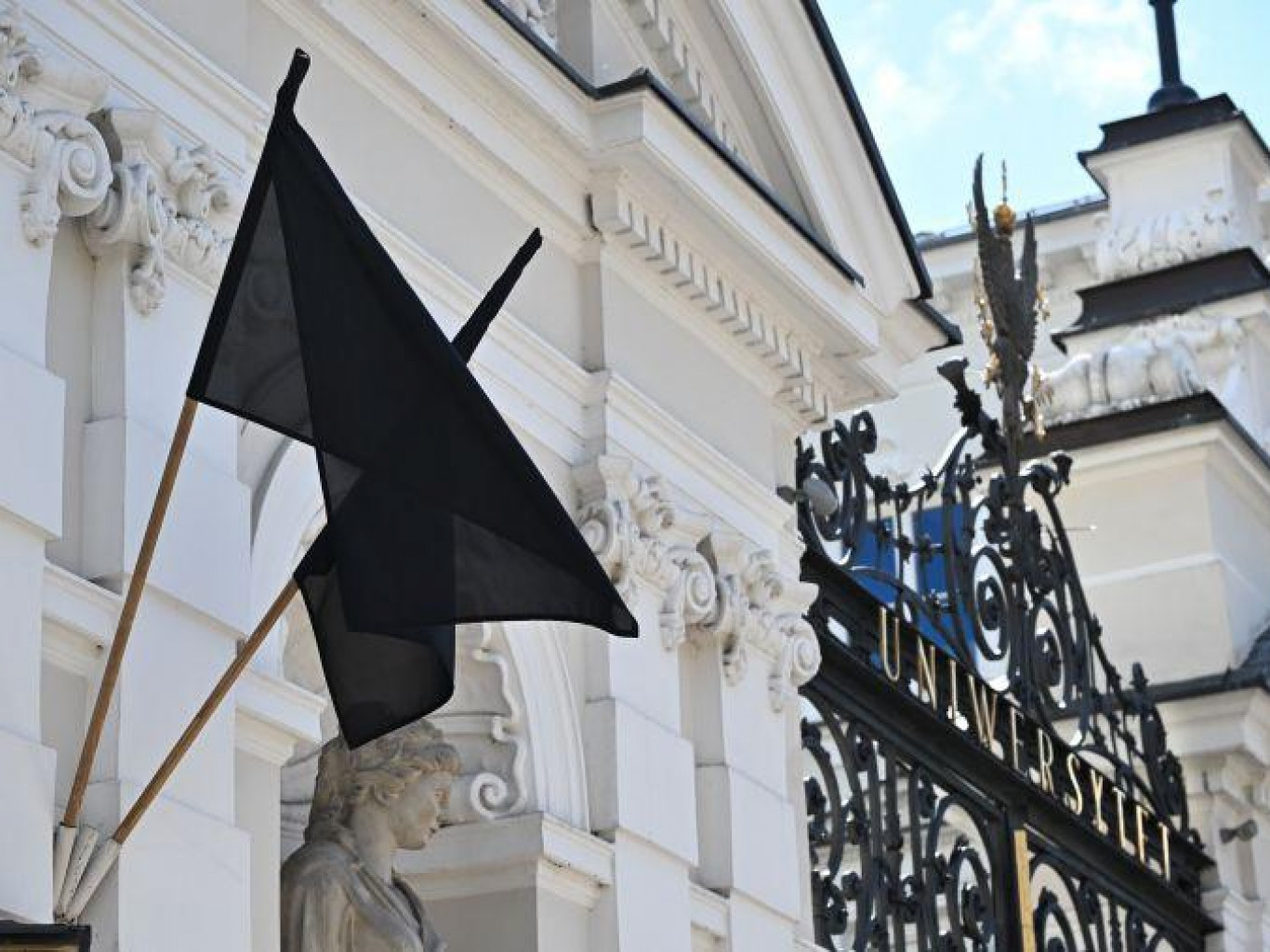 Навучанне ў польскіх ВНУ ўдвая даражэй, чым у беларускіх? Параўналі цэны