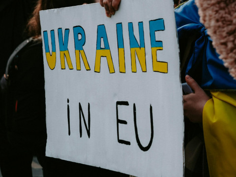 "Welfare tourism": RTR-Belarus miscounted Ukrainian freeloaders in the EU