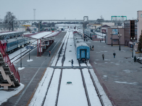 Сотни тысяч украинцев переехали в Беларусь? Азарёнок перепутал количество въездов и переселенцев