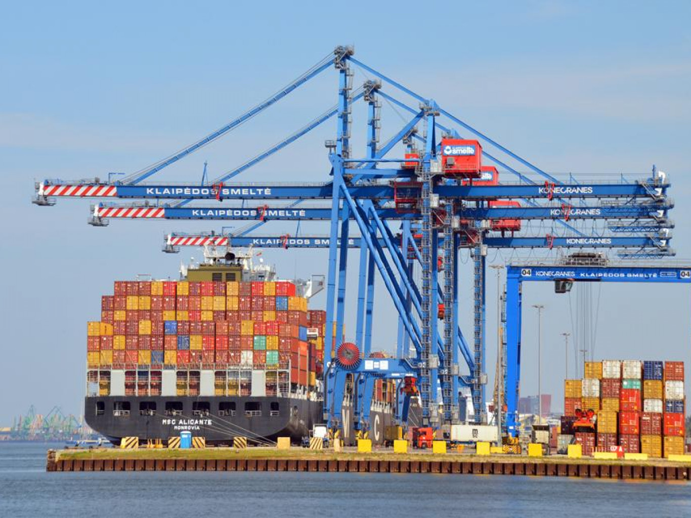 Лукашенко приписал Беларуси формирование почти трети бюджета Литвы