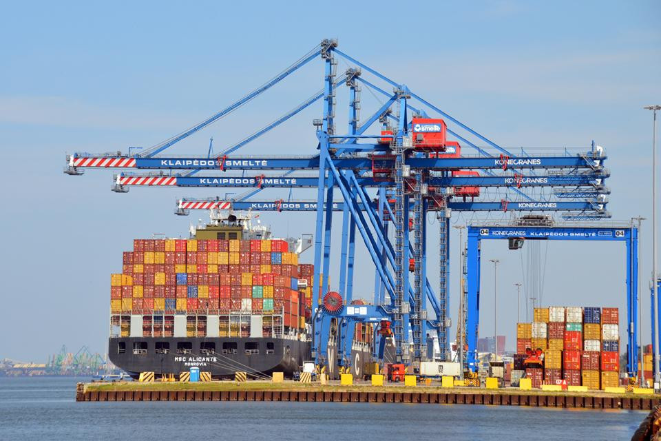 Лукашенко приписал Беларуси формирование почти трети бюджета Литвы