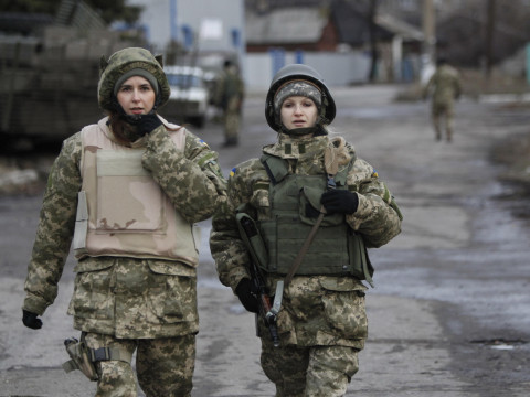 На беларускім радыё вайсковую кваліфікацыю некаторых жанчын назвалі першым крокам да іх прызыву ў армію