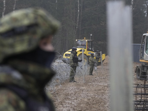 «Не собираются работать и легализоваться». Теория беларусского радио о мигрантах в ЕС не прошла фактчек