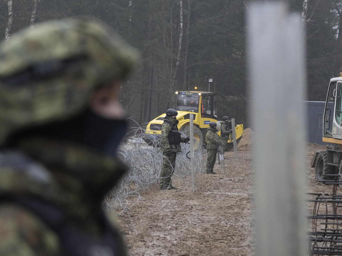 «Не збіраюцца працаваць і легалізавацца». Тэорыя беларускага радыё пра мігрантаў у ЕЗ не прайшла фактчэк