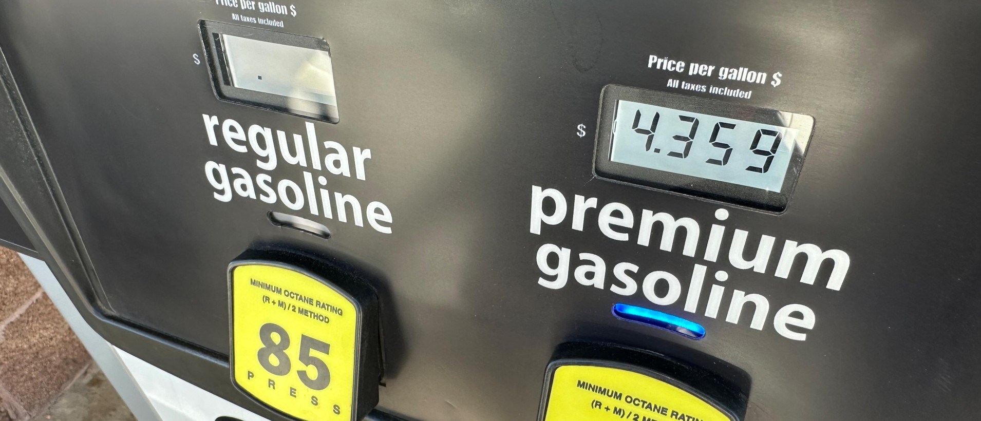 Top fakes of the week 04 April How Belarusian TV exaggerated the rise in fuel prices in Germany and the U.S. CTV portrayed a monthly price increase as if it were happening daily, while News.by presented prices from selected gas stations as typical.