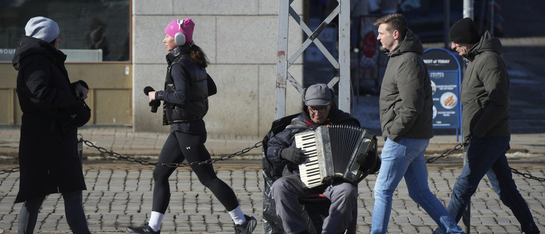 Top fakes of the week 22 April Fakes from Belradio: Lithuanian pensioners are on the edge of subsistence, and a quarter of Latvians have given up their cars The First National Channel of Belarusian Radio repeated the CTV fake word-for-word.