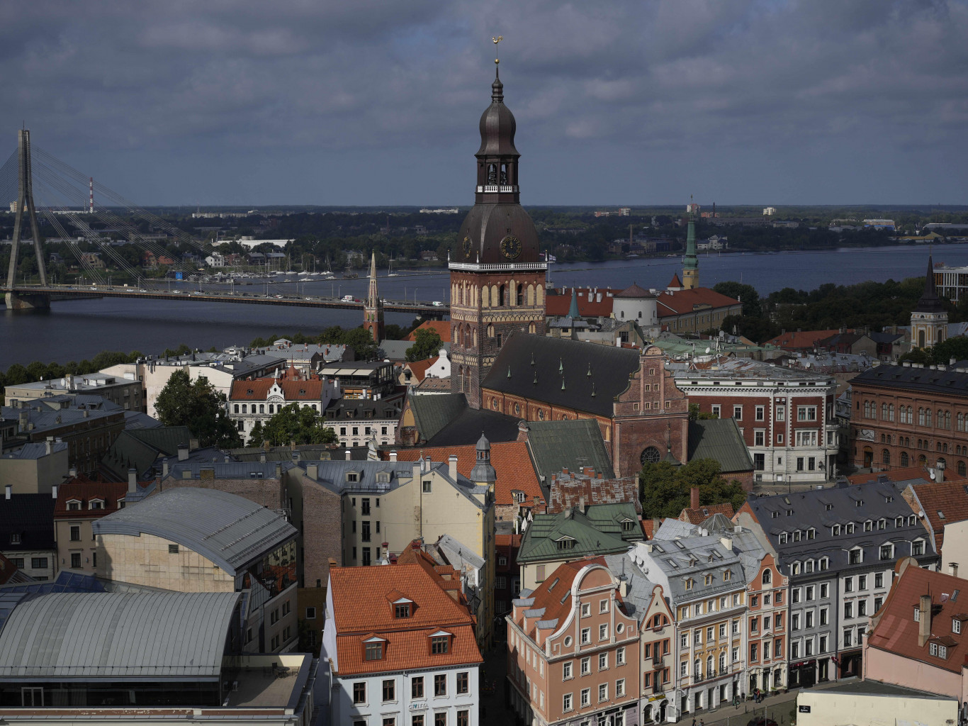 Is one in six Latvians a government official? A Belarus-RTR guest counted doctors, teachers, and the military personnel as bureaucrats