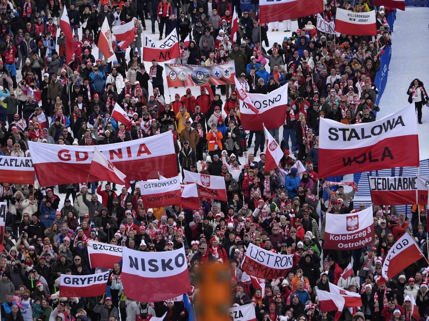 A News.by host discussed Polish emigration but overlooked Belarusians