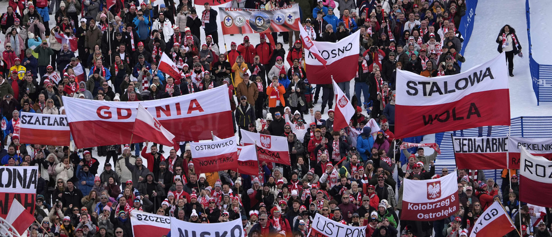 A News.by host discussed Polish emigration but overlooked Belarusians