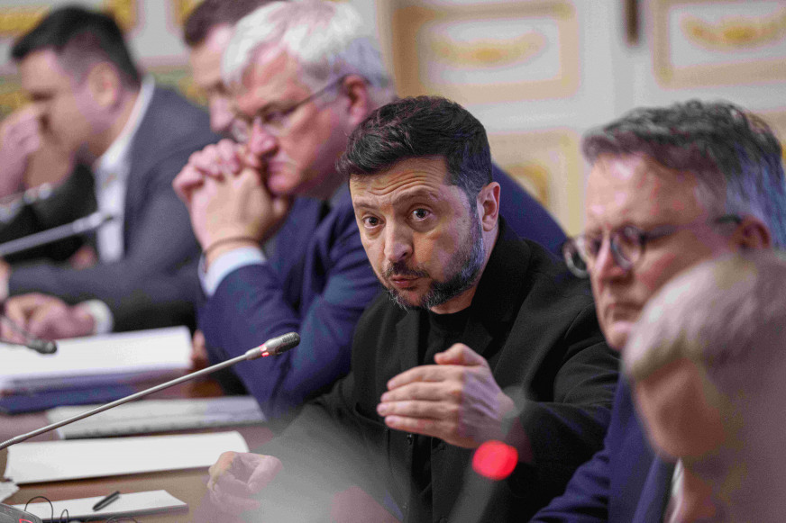 News.by presented a graph showing a decline in public trust in the Ukrainian government. However, the study did not survey Ukrainians