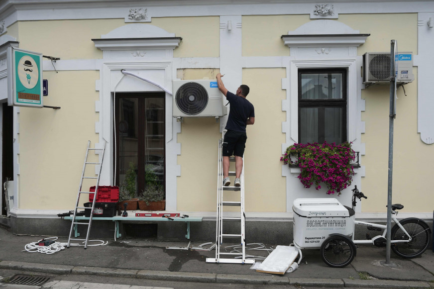 Are air conditioners a luxury? We examined  arguments of Mukavozchyk, who predicted the demise of Europe due to heat