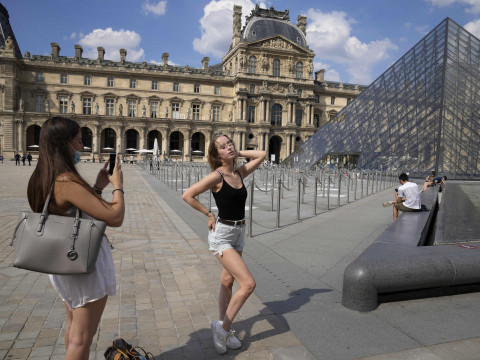 «Ім не стае на камуналку». Ці праўда, што жыхары Польшчы і краін Балтыі могуць дазволіць сабе адпачынак толькі ў Беларусі і Расеі?