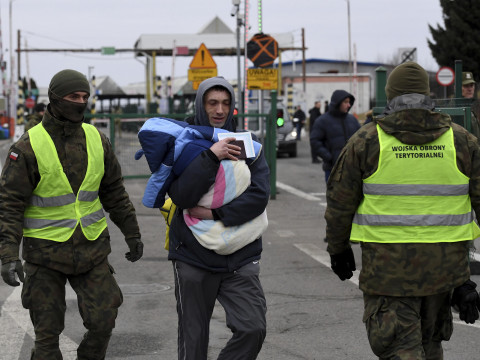 Усіх украінцаў, якія не працуюць, дэпартуюць з Польшчы? На Беларускім радыё пашырылі прапанову апазіцыйнай партыі