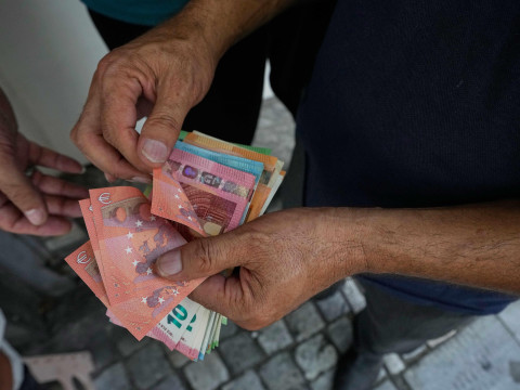 Are residents of the Baltic States giving a third of their salaries to Ukraine? A Belarusian Radio host misrepresented four-and-a-half years’ worth of aid as monthly expenditures