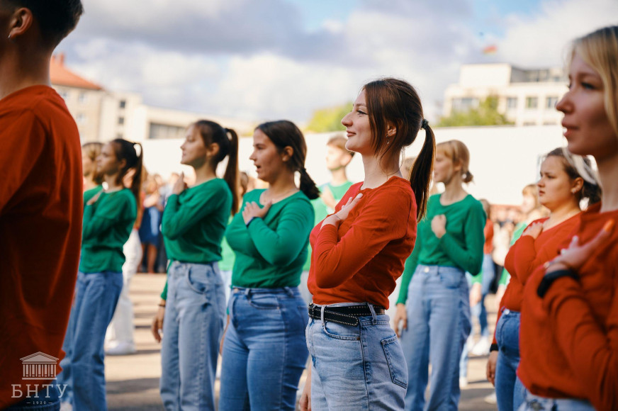 “The difference is simply enormous.” On state TV, all members of the BRSM were counted as volunteers when comparing the number of volunteers in Belarus and the EU 