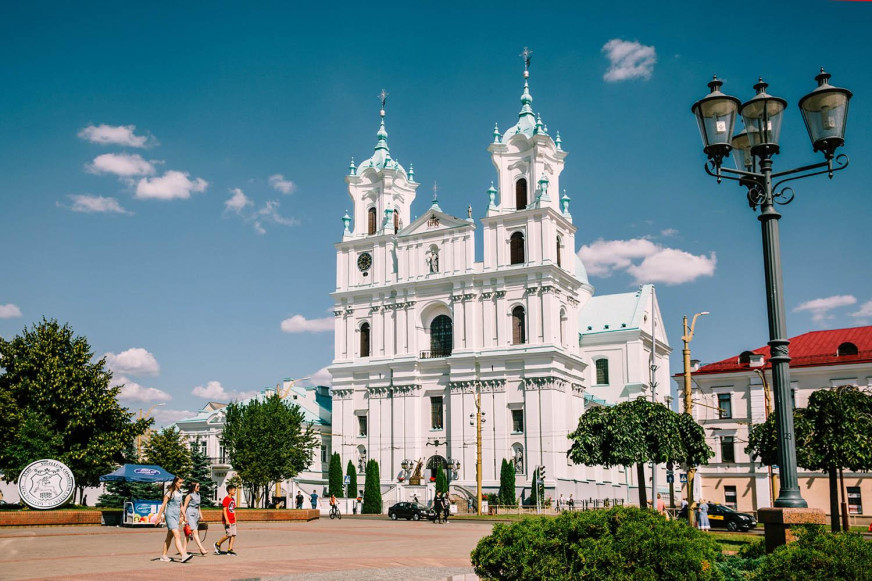 Did the population of the cities in Western Belarus decrease while they were under Polish rule? Vadzim Hihin began his count 11 years before incorporation into Poland