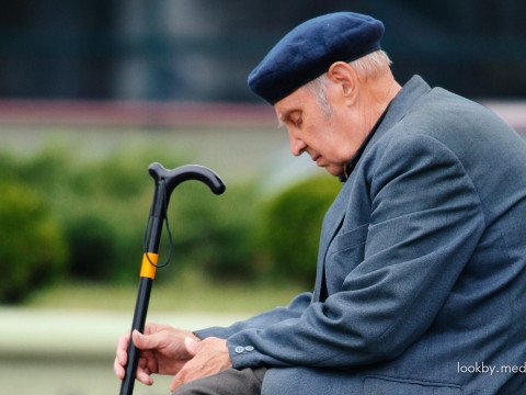 Бернштейн противопоставил пенсии в Латвии расходам «в кассу НАТО». Но перепутал суммы и ведомства