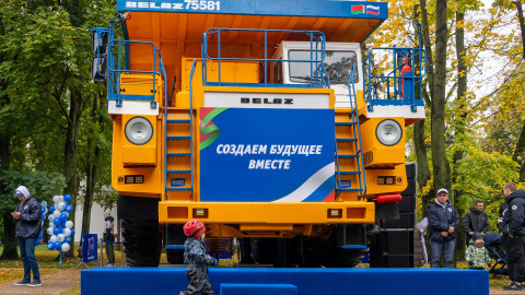 Ex-deputy chief of Vilnius prison promotes the interests of BelAZ