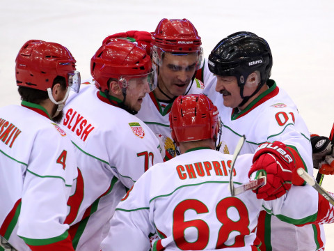 Как Лукашенко раздает лакомые участки земли членам своей хоккейной команды