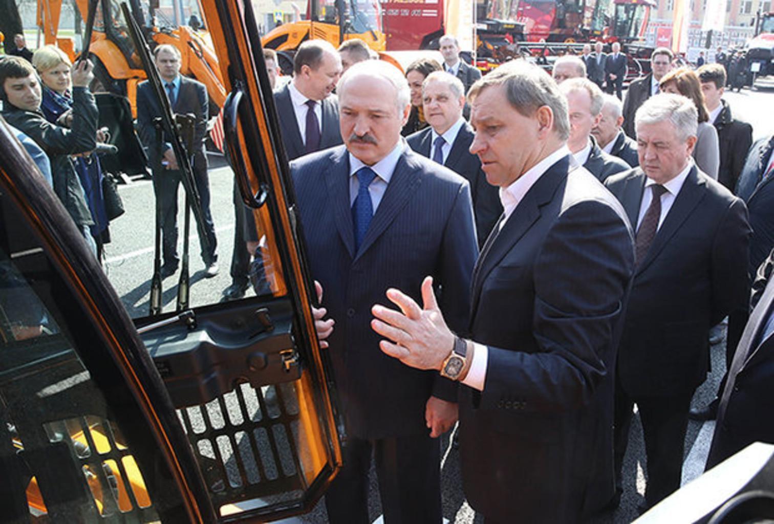 Aleksandr Lukashenko (left), Aleksandr Shakutin (right)